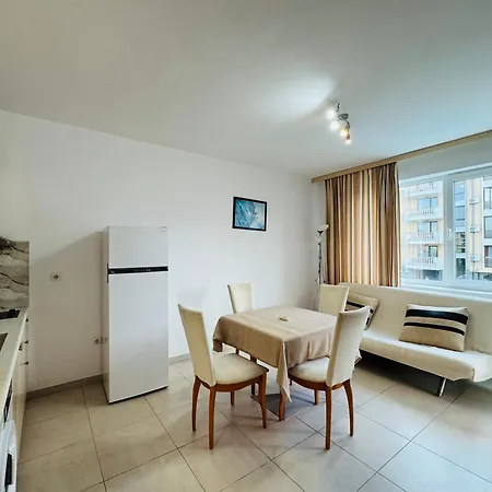 Sunny House 103 One Bedroom Apartment *
